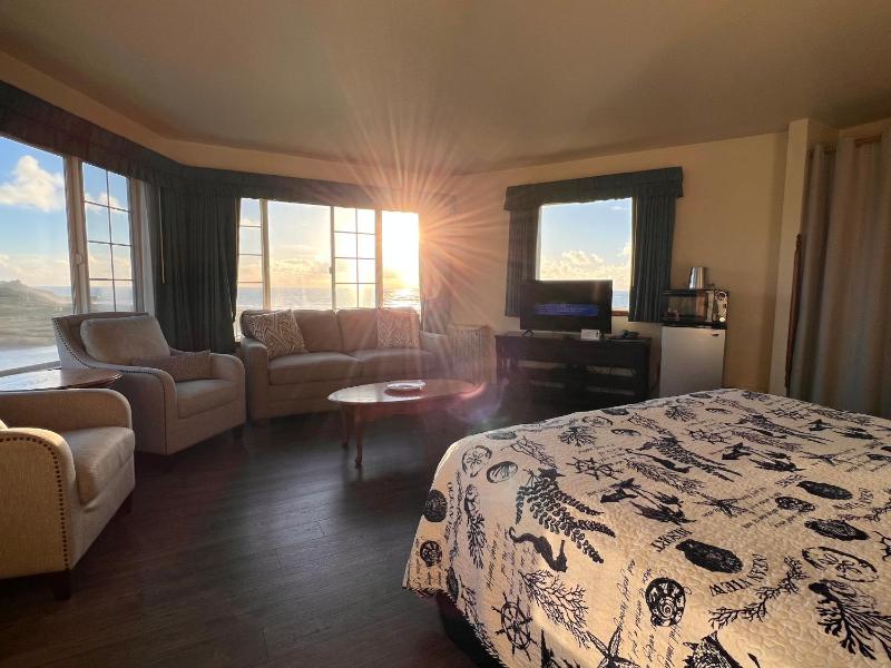 King Suite with Ocean View image 3
