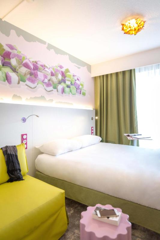 Standard Twin Room image 3