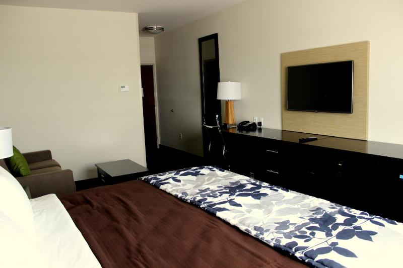 Queen Room with Two Queen Beds - Non-Smoking image 3