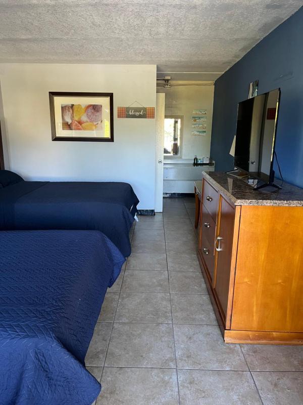 Room with 2 Beds (Non Smoking) image 4