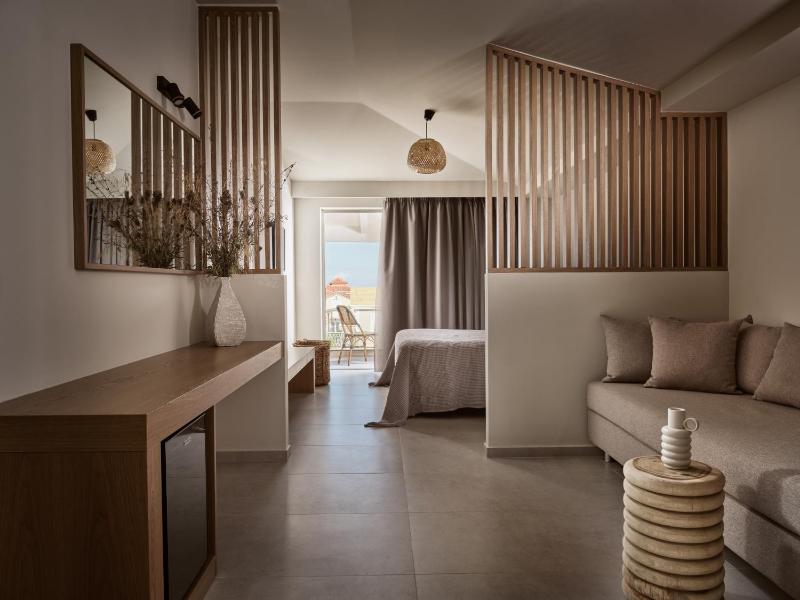 Deluxe Suite with Sea View image 1