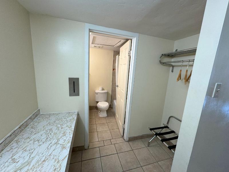 Double Room image 3