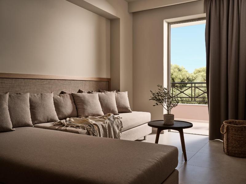 Friends & Family Sea View Suite image 1