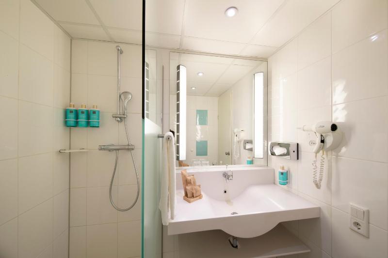 Deluxe Double Room - Garden Side image 3