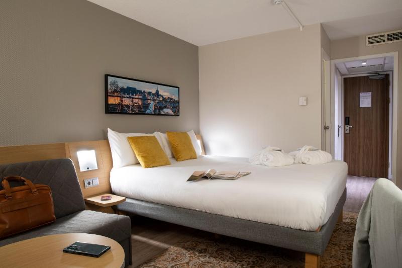 Deluxe Double Room - Garden Side image 4