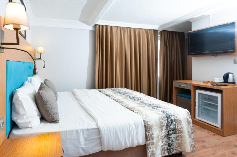 Double Room with Street View, No Smoking image 1