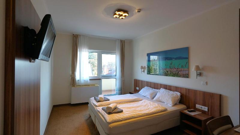 Double Room with Balcony image 4