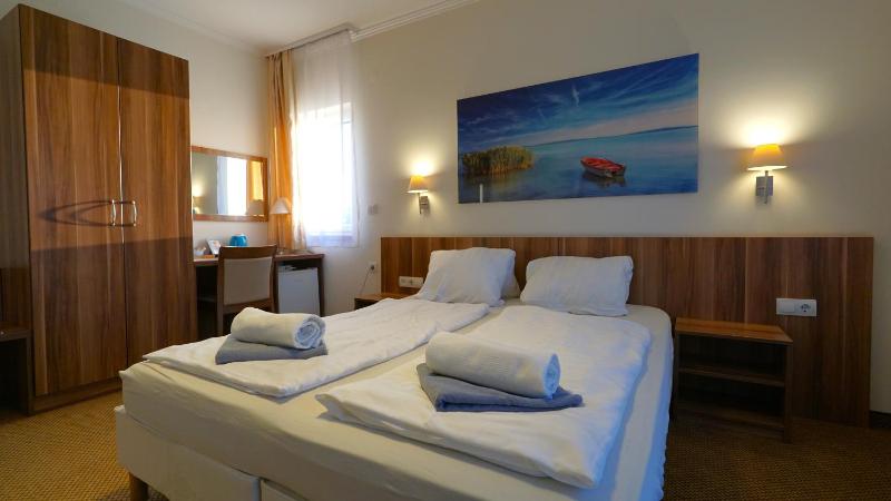 Triple Room with Balcony image 4