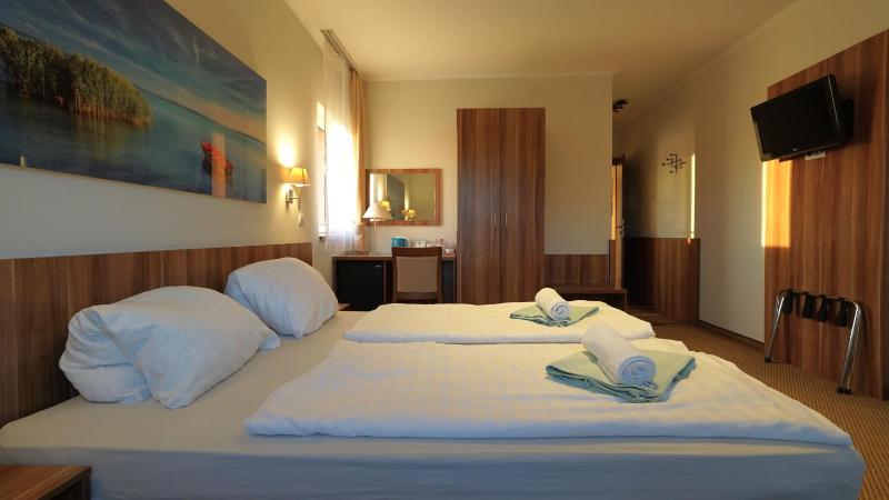 Triple Room with Balcony image 2