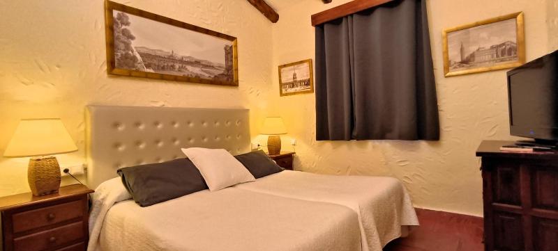 Standard Twin Room with Garden View image 1