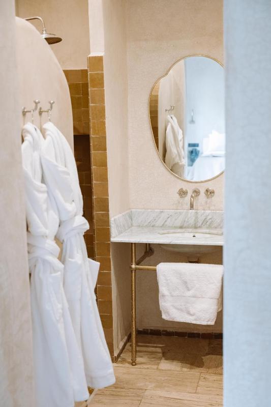 Deluxe Double Room image 2