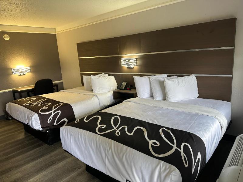 Double Room with Two Double Beds - Non-Smoking image 4