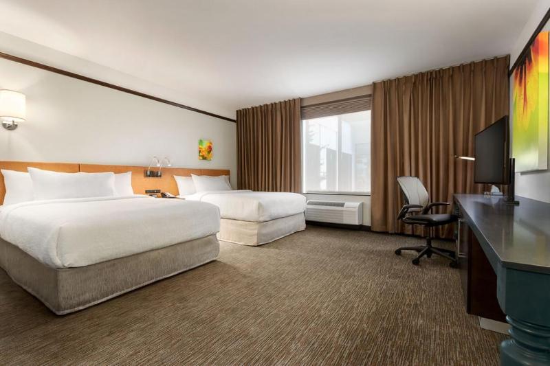 Queen Room with Two Queen Beds - Mobility and Hearing Access image 1