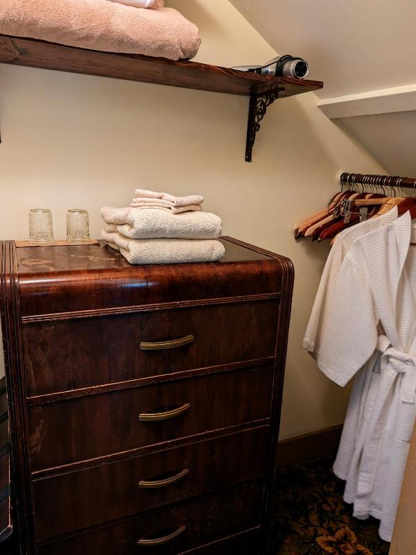 Bluebird Guesthouse - image 44