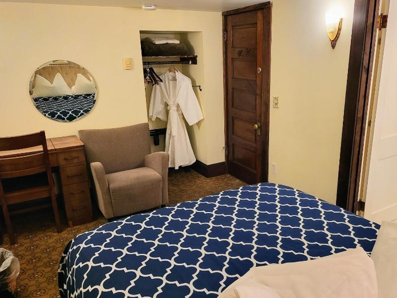 Bluebird Guesthouse - image 40