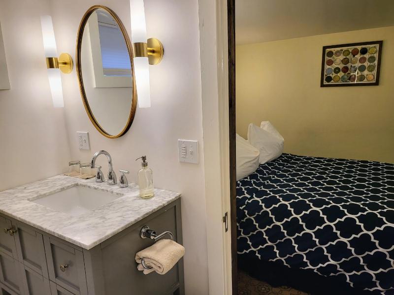 Bluebird Guesthouse - image 36