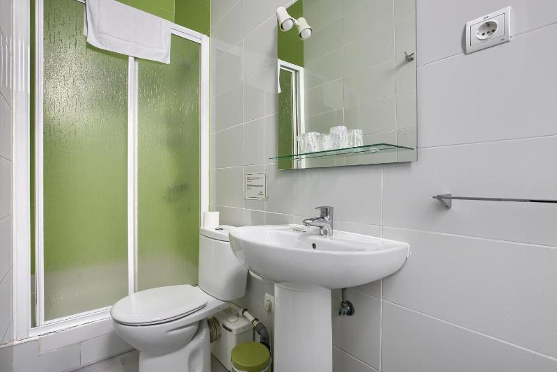 Small Double Room image 2