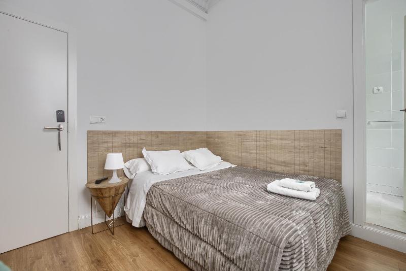 Small Double Room image 3