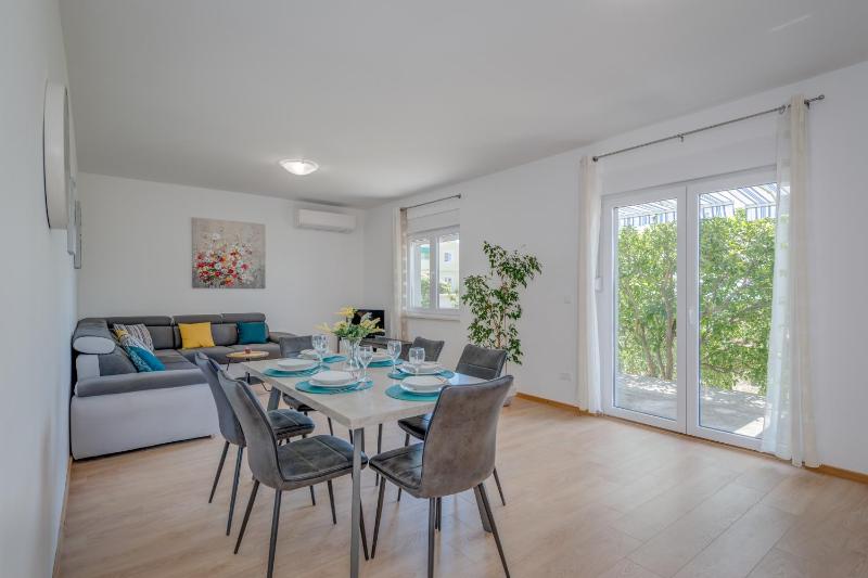 Seaside holiday house Kastel Stafilic Kastela - 22438 - image 1