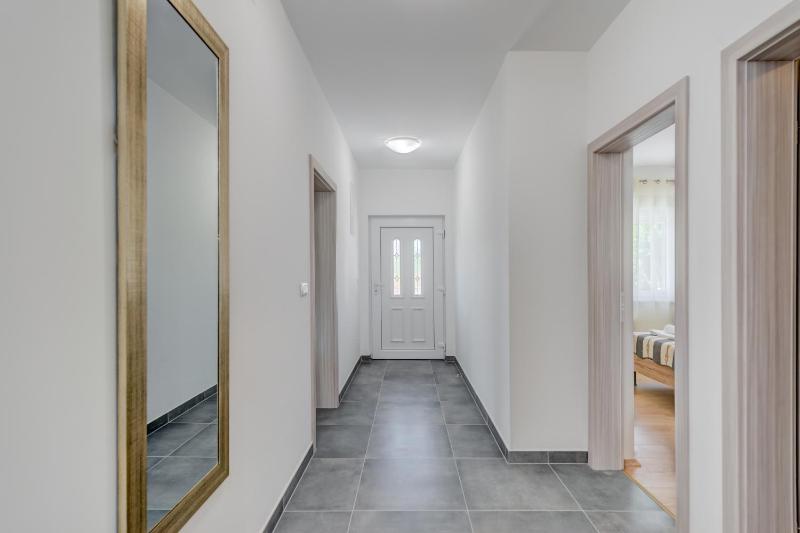 Seaside holiday house Kastel Stafilic Kastela - 22438 - image 3