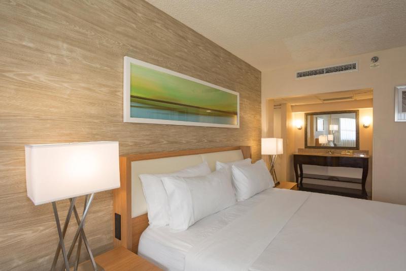 Holiday Inn Miami Beach-Oceanfront an IHG Hotel By IHG - image 2