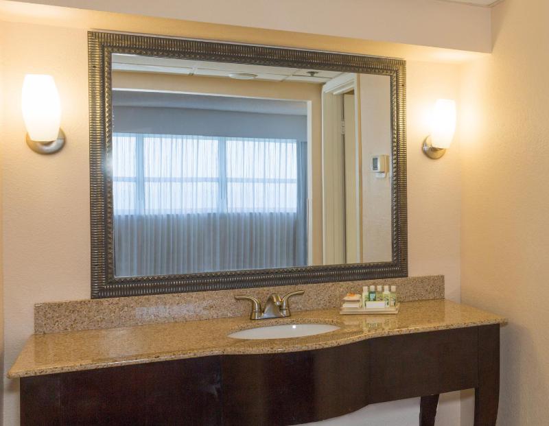 Holiday Inn Miami Beach-Oceanfront an IHG Hotel By IHG - image 11