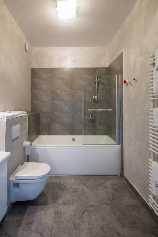 Deluxe Double Room with Bath image 4