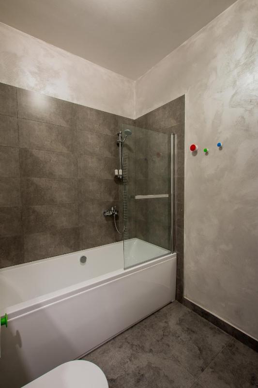 Deluxe Double Room with Bath image 3