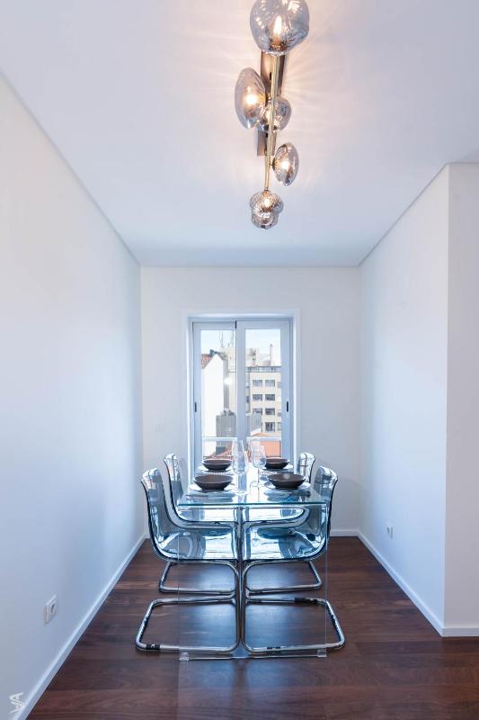 Cedofeita Sunny apartment with balcony & parking - image 11