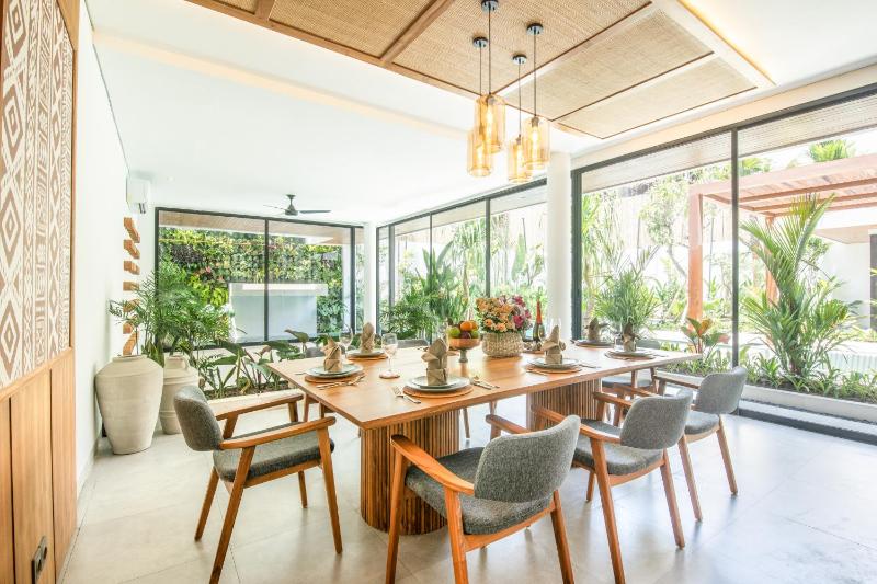 Luxe 5BR Villa 200m to Brawah Beach Retreat - image 11