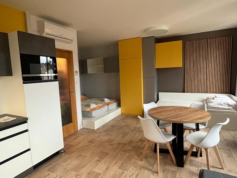 Yellow apartment Deluxe - image 2