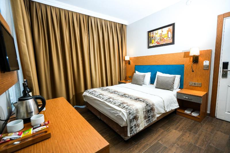 Double Room with Sea View, No Smoking image 2