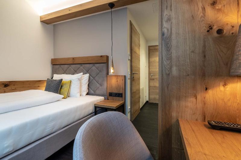 Single Room image 4