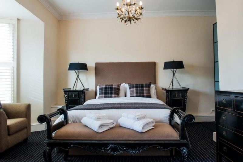 One-Bedroom Apartment image 1