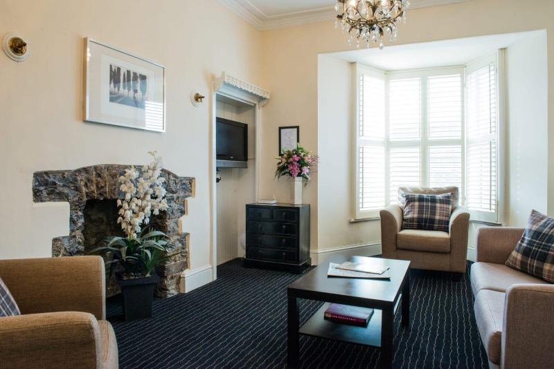 One-Bedroom Apartment image 2