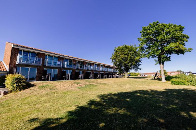 Double Room with Terrace and Sea View   image 4