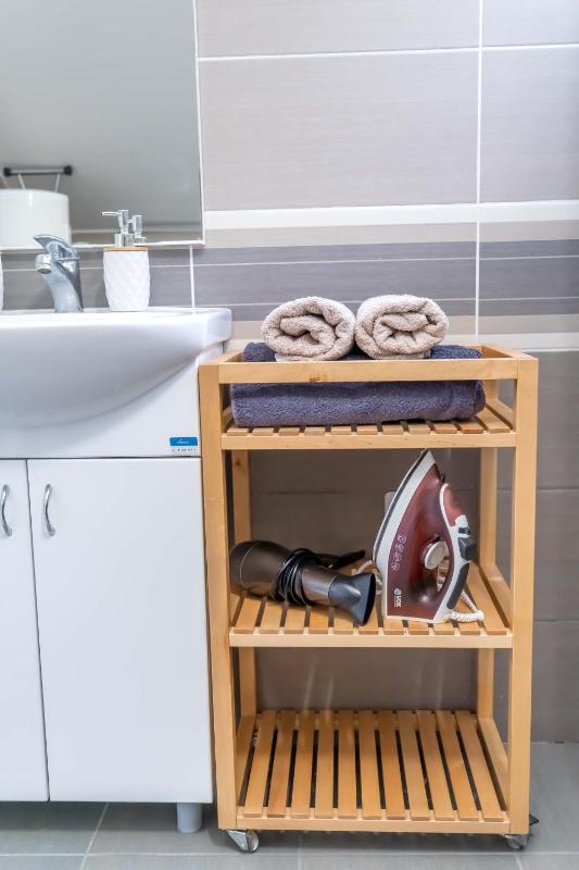 Spacious Studio 10 mins Walk to City Center l Washing Machine l Baby Crib l Breakfast - image 4