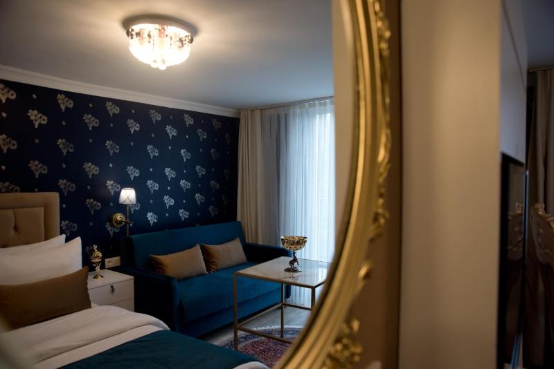 Deluxe Double Room image 2