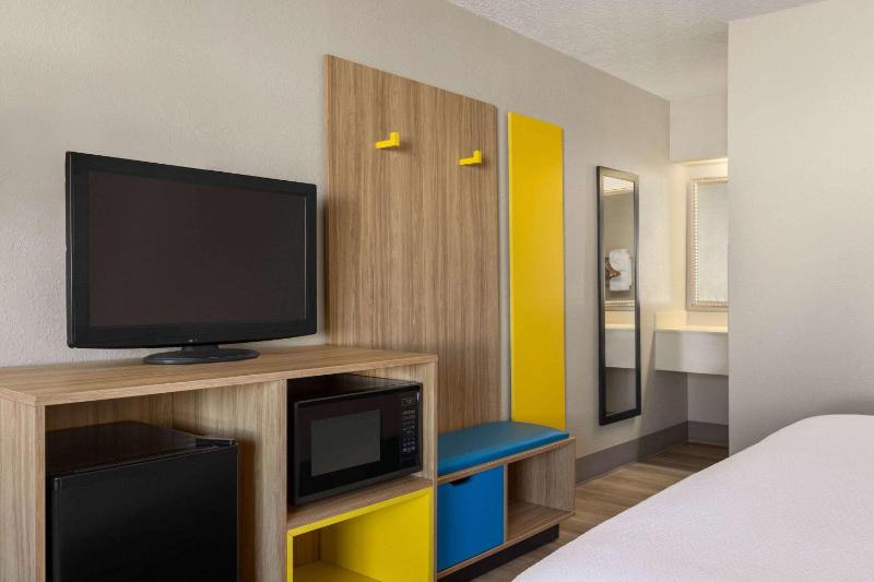 Two Queen Beds – Pet Friendly / Non-Smoking image 4