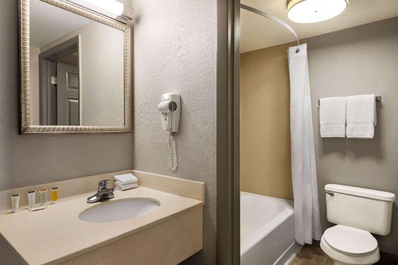 Two Queen Beds – Pet Friendly / Non-Smoking image 2