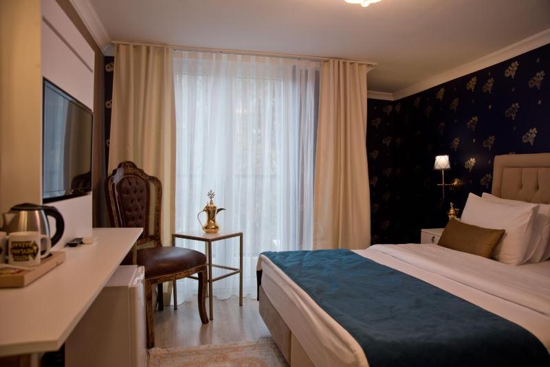 Deluxe Double Room with Sea View image 3