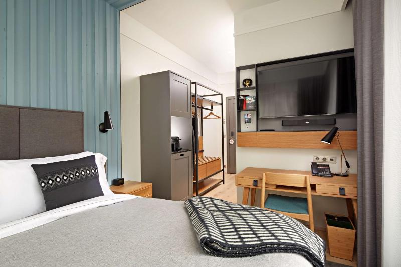 Queen Room image 1