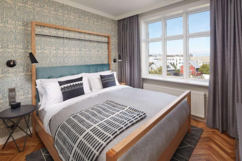 One-Bedroom King Suite image 4