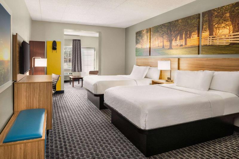 Studio Queen Suite with Two Queen Beds - Non-Smoking image 1