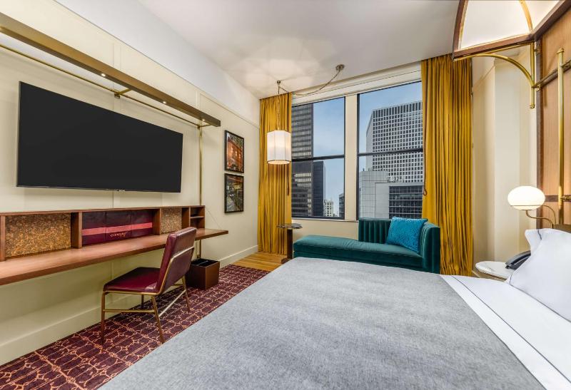 King Room with City View image 1