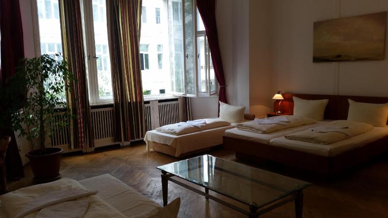 Quadruple Room image 4