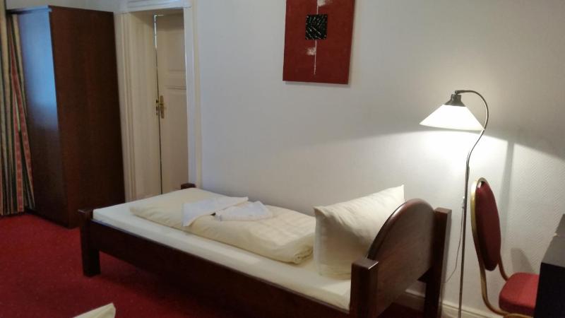 Single Room with Shared Bathroom image 2