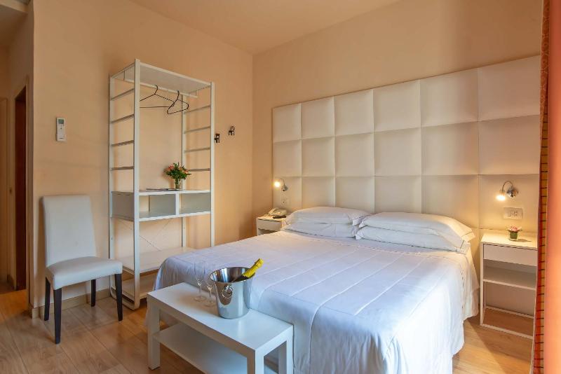 Double or Twin Room image 3