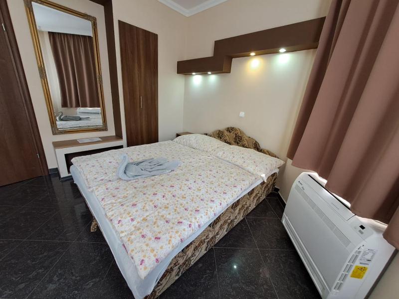Double Room with Private Bathroom image 1