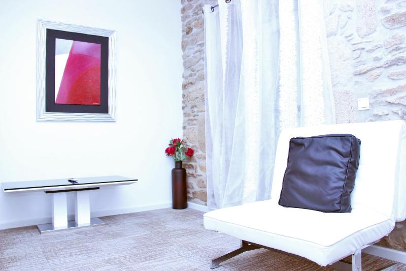 Family Room image 3